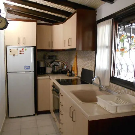 Quiet Family Apt, 10m From The Beach