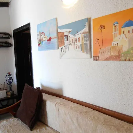 Quiet Family Apt, 10m From The Beach Apartment Psakoudia